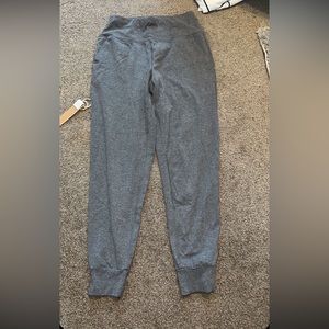gray sweatpants size xs can fit a small